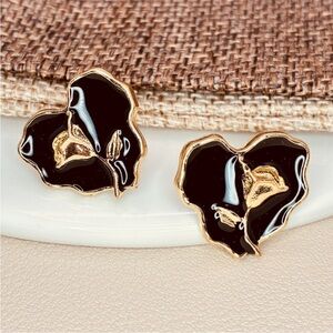 Anthropologie Elegant Black and Gold Floral Irregular Heart Stud Earrings